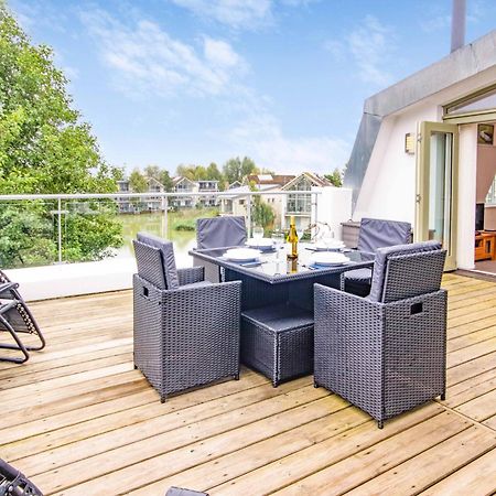 Crow'S Nest Penthouse Apartment With Free Spa Access Somerford Keynes Exterior photo