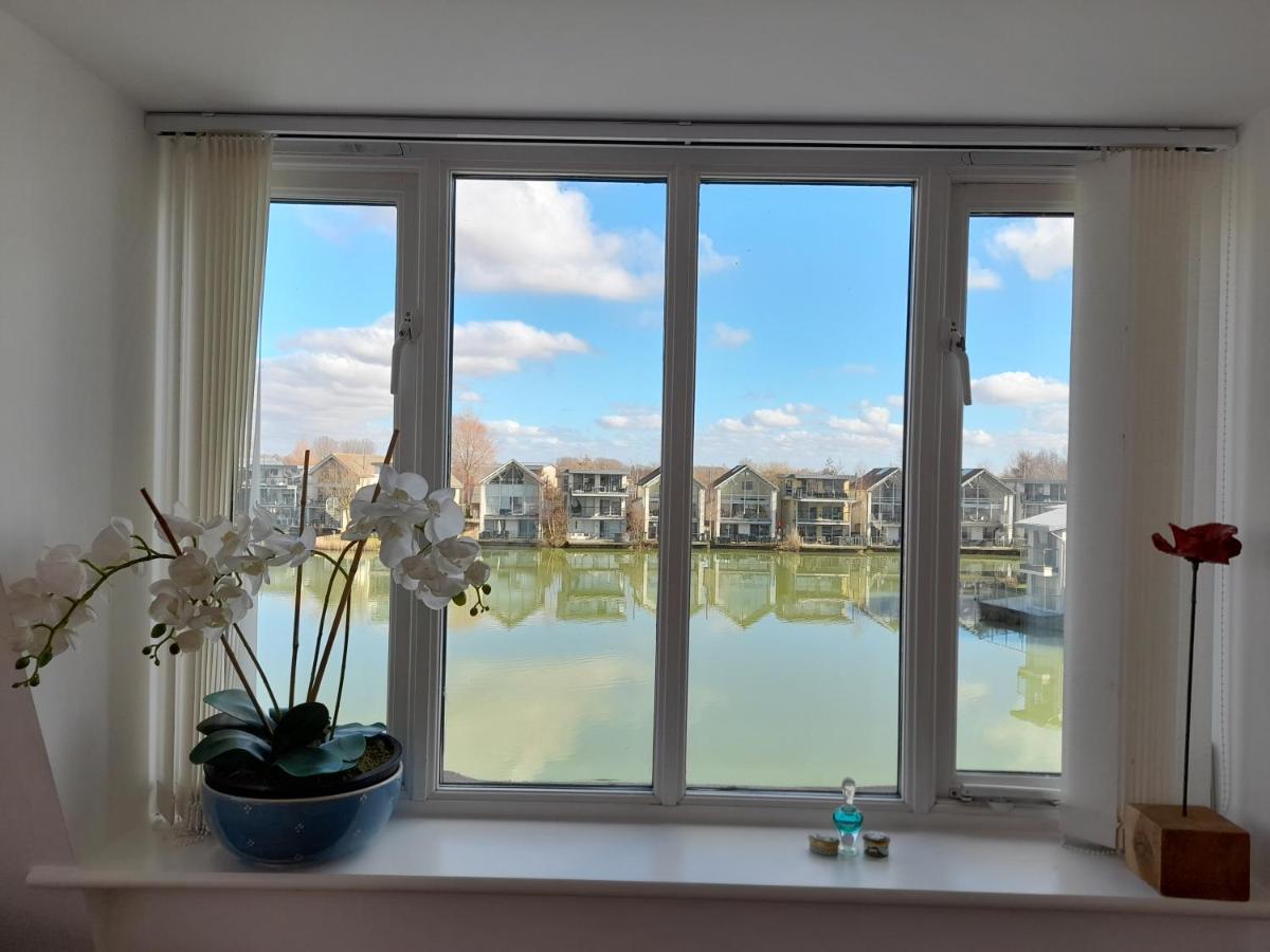 Crow'S Nest Penthouse Apartment With Free Spa Access Somerford Keynes Exterior photo