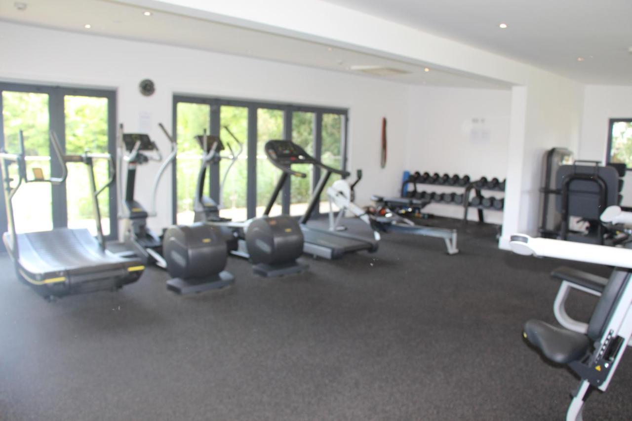 Crow'S Nest Penthouse Apartment With Free Spa Access Somerford Keynes Exterior photo